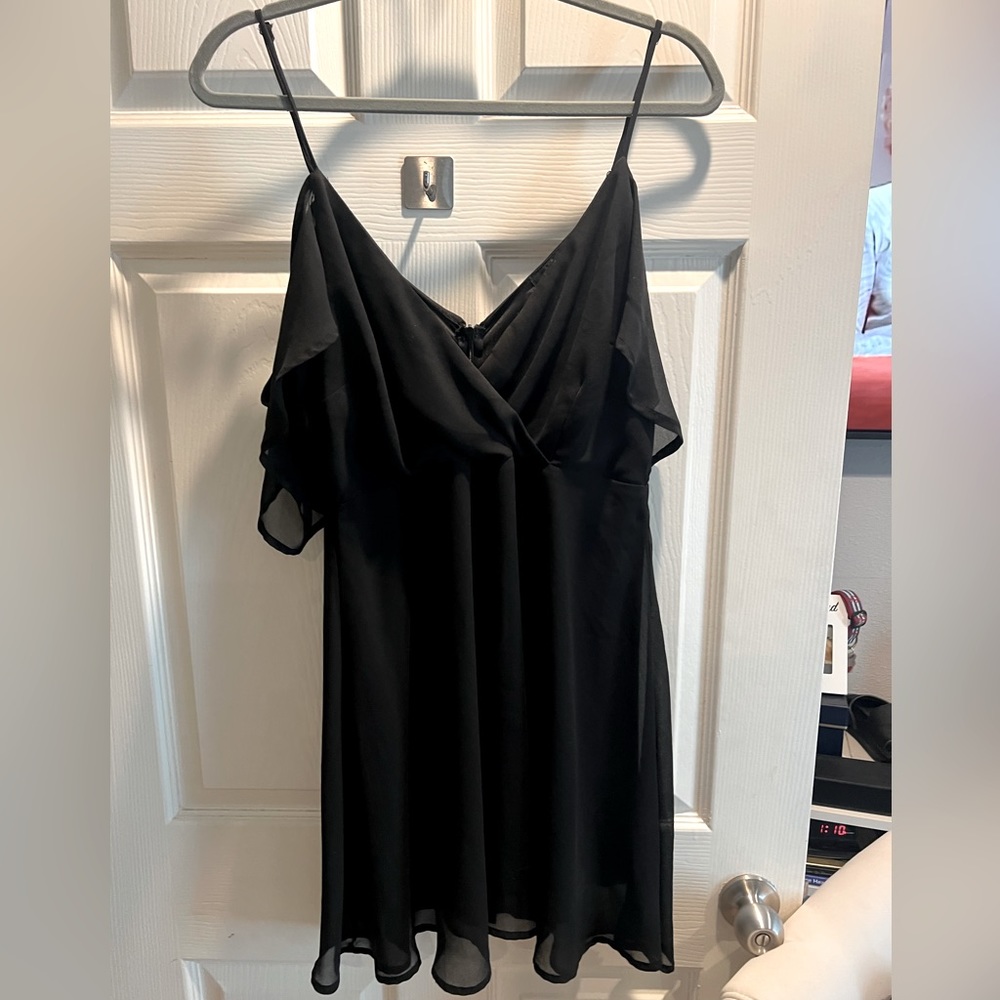 ‼️PRICE DROPl‼️LuLu’s Cold Shoulder Black Cocktail Dress